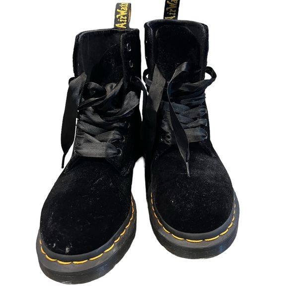 Dr. Martens Pascal Velvet - Picture 1 of 7